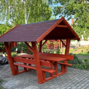Zsindelytetős kerti kiülő rönkfából