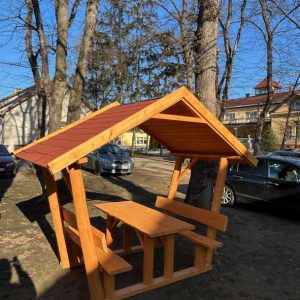 Zsindelytetős kerti kiülő gerendafából